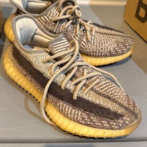 Yeezy Boost 350 V2 Beige and Cream Retail Tag